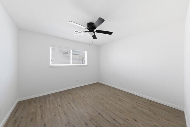 Foto del edificio - 6211 Dumfries Dr