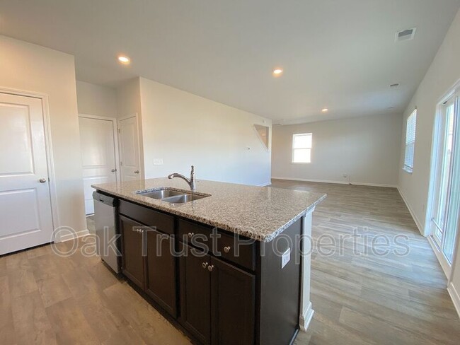 Building Photo - 9703 Roseberry St