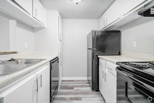 1BR, 1BA - 595SF - Kitchen - Nest