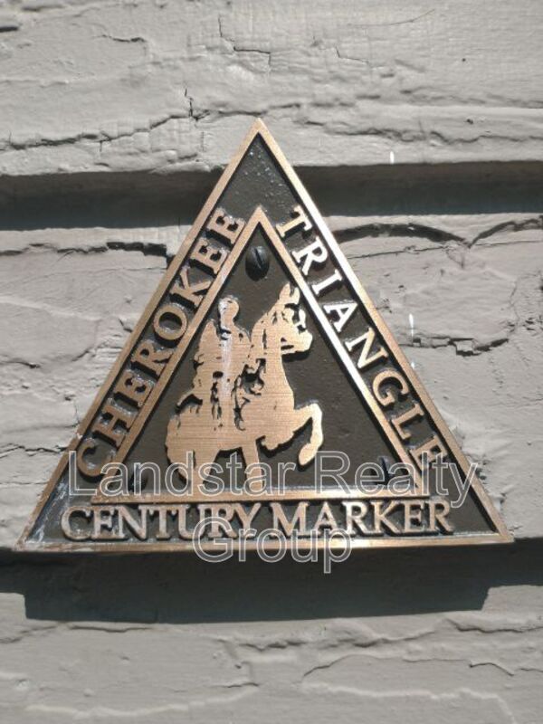 Foto del edificio - 2127 Grinstead Dr