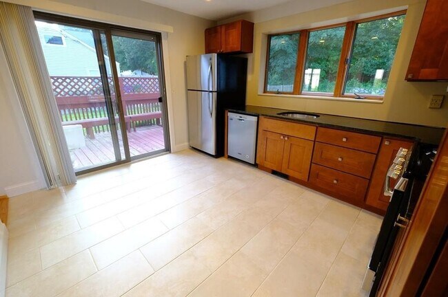 Building Photo - 171 Wiswall Rd