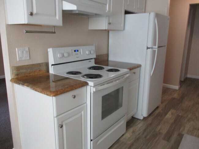 Foto del edificio - 8158 Kelton Dr