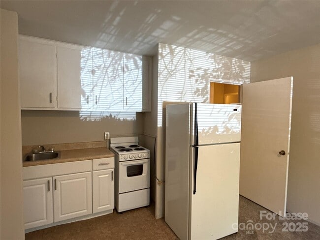 Foto del edificio - 2126 E 7th St
