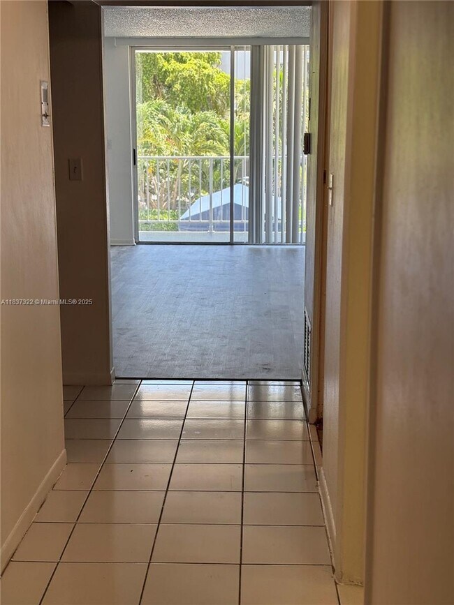 Foto del edificio - 1470 NE 125th Terrace