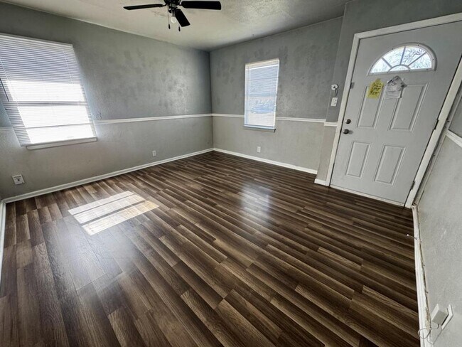 Building Photo - 1411 Deville St