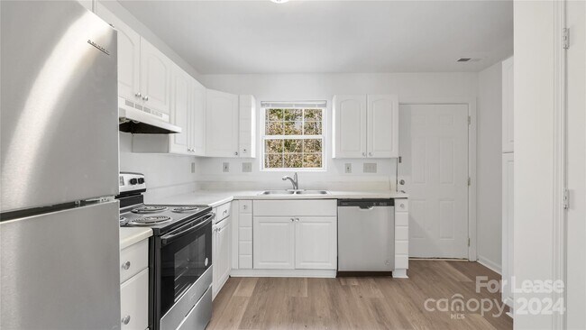 Foto del edificio - 3733 Oakwood Rd