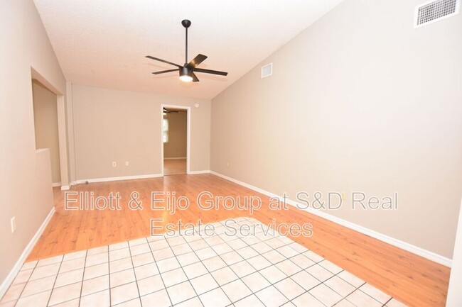 Foto del edificio - 746 Highland Gardens Ln