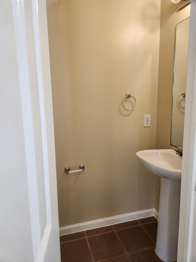 Foto del edificio - 7631 Goudin Dr