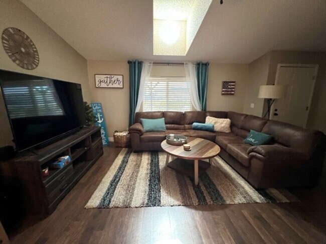 Foto del edificio - 775 Pegasus Ranch Rd