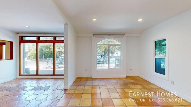 Building Photo - 1815 Cloverdale Ave