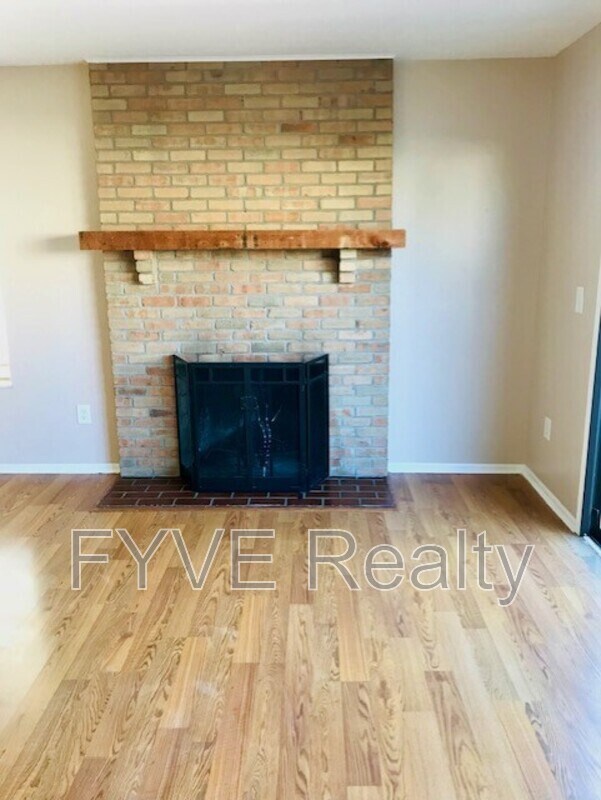 Foto del edificio - 2648 Cedar Lake Dr