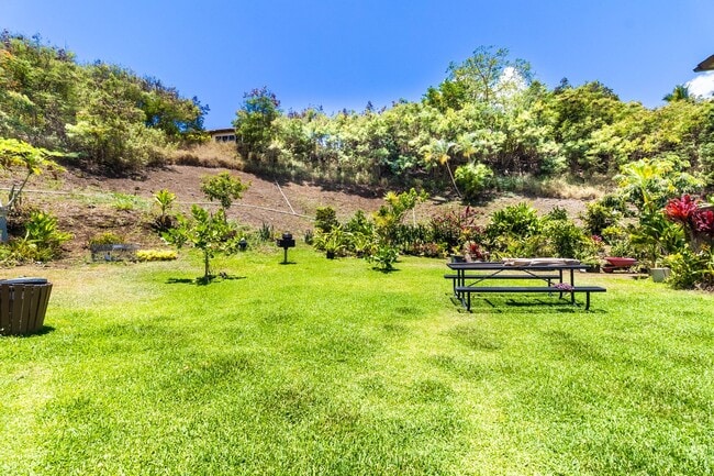 Building Photo - 2nd floor, 2 bedroom/1 bath/2 parking Town...