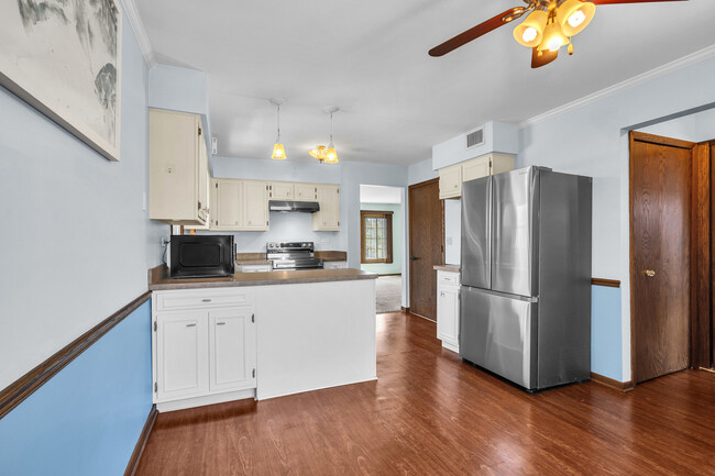 Building Photo - 1004 E Callero Cir