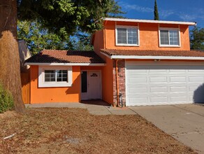 Building Photo - 2412 Sequoia Dr