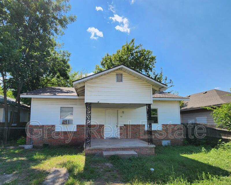 Primary Photo - 915 N Highland