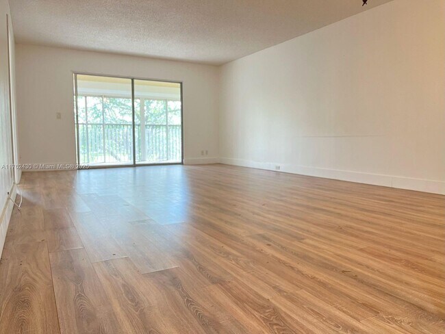 Foto del edificio - 1101 SW 128th Terrace