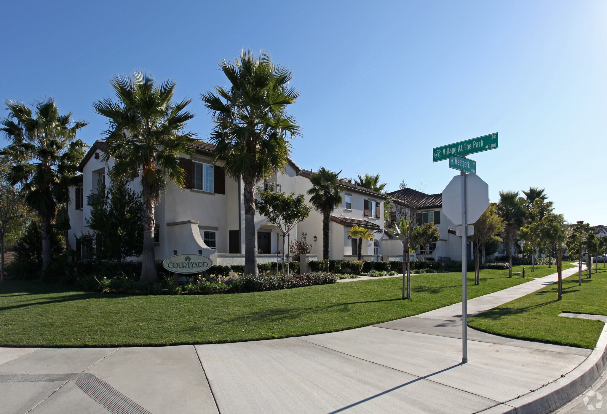 Courtyard Apts - Camarillo