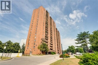 Building Photo - 90 Ling Rd