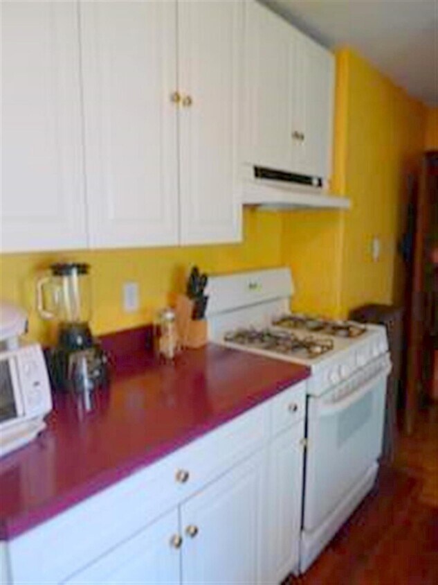 Primary Photo - 16 Whittier St