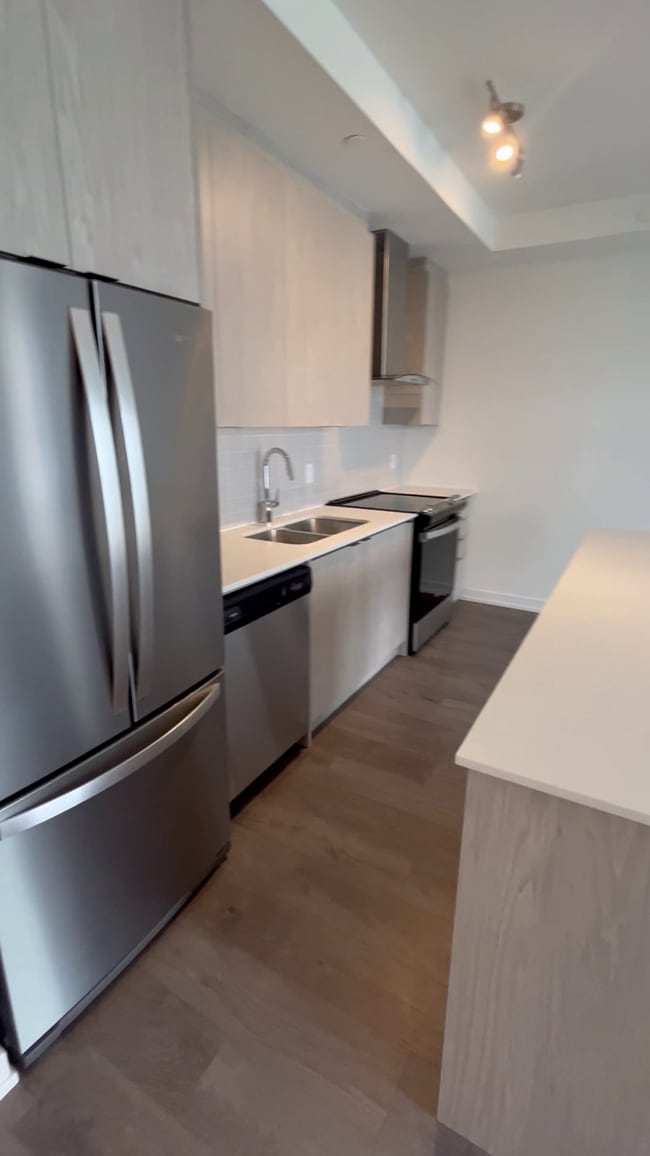 Building Photo - 55-855 Duke St W