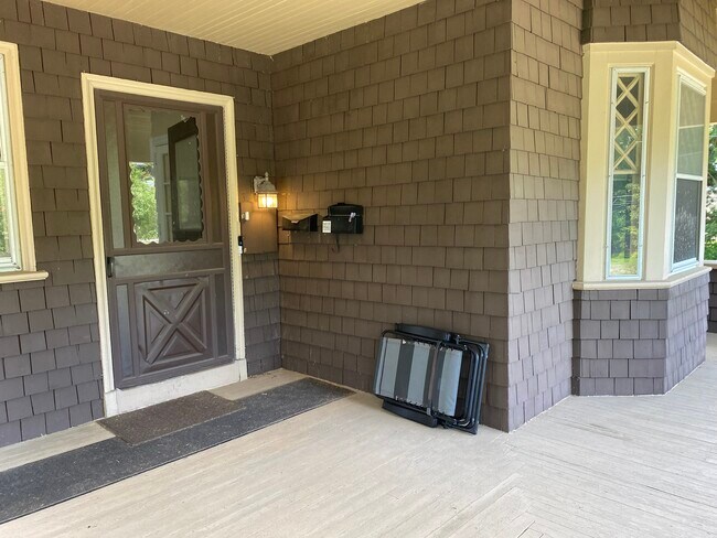 Common front door - 7936 Montgomery Ave