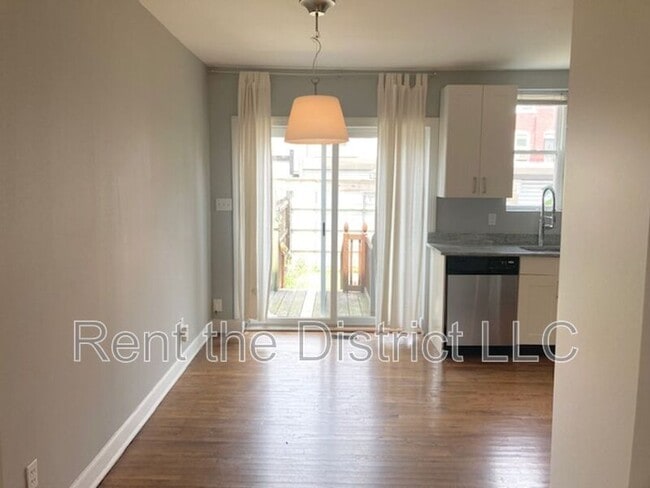 Foto del edificio - 624 Orleans Pl NE