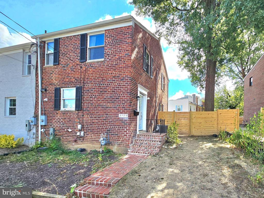 Primary Photo - 3109 Mosby St
