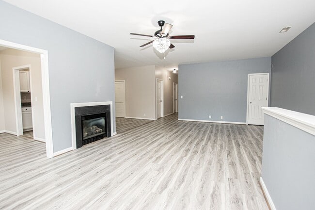 Building Photo - Stunning Two Bedroom, Two Bathroom Apartme...