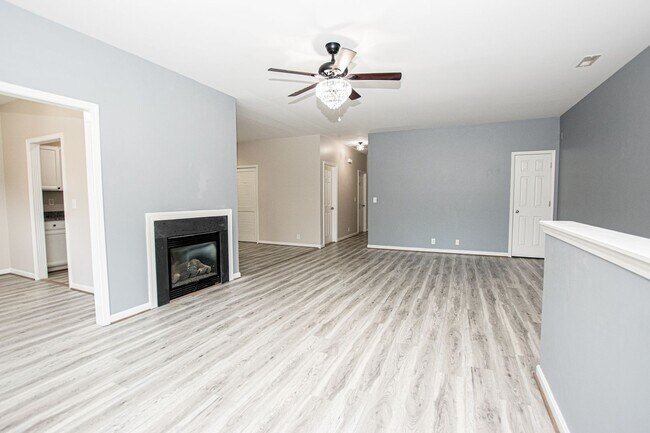Foto del edificio - Stunning Two Bedroom, Two Bathroom Apartme...