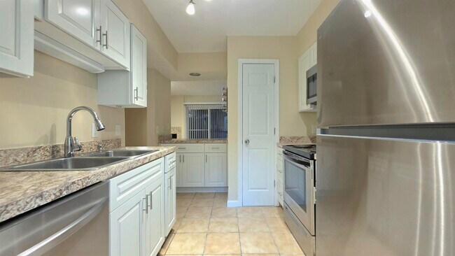 Foto del edificio - 310 74th Ave N