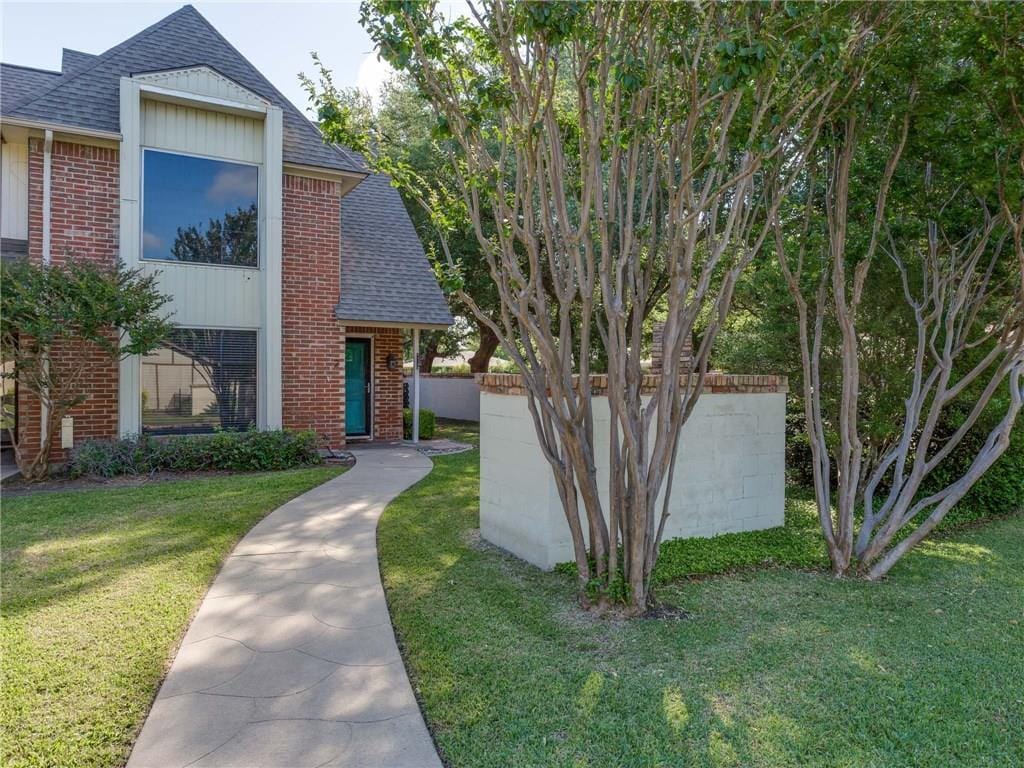 2 1 Main Pl, Benbrook, TX 76126 Condo for Rent in Benbrook, TX