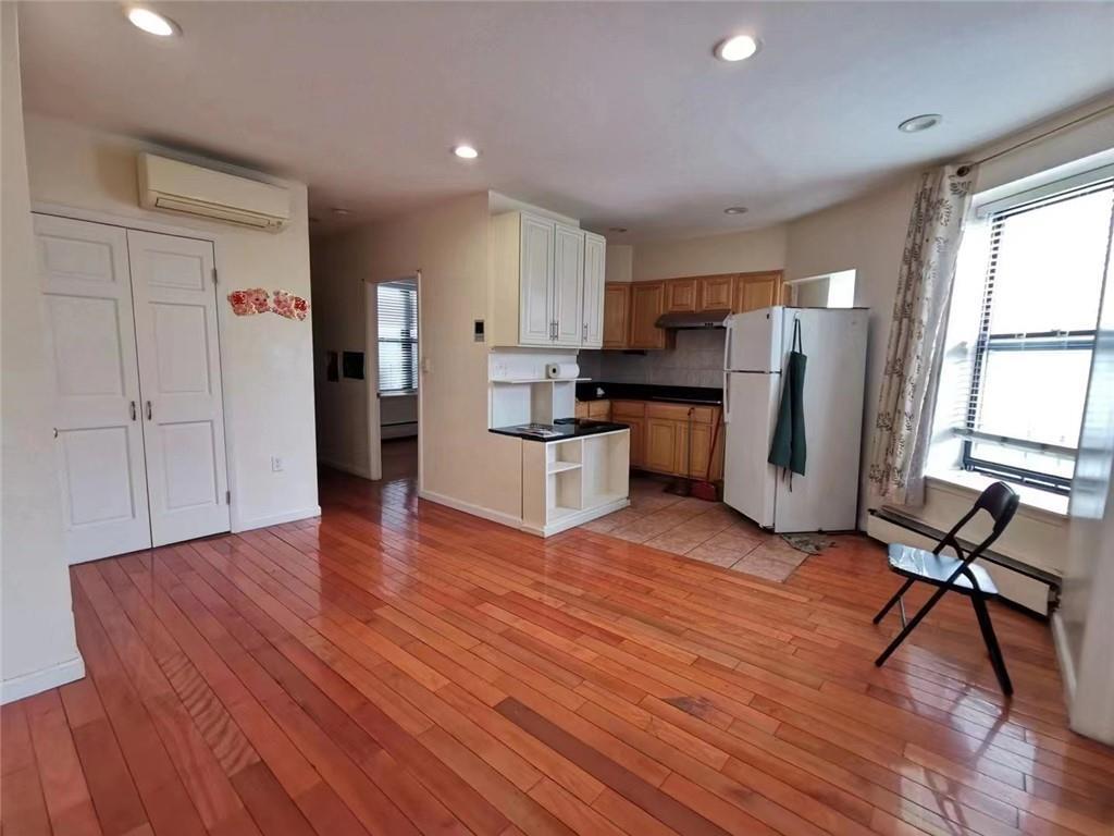 Foto del edificio - 556 Dahill Rd