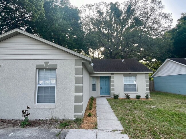 Building Photo - 4BD/2.5BA Single-Family Home in Lockhart!