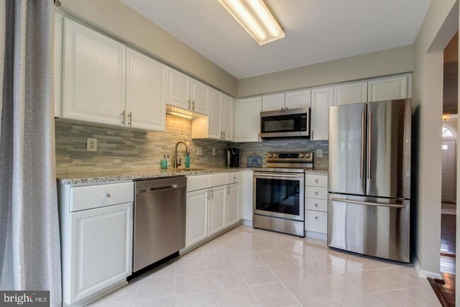 Building Photo - 3825 Grand Jct Ct