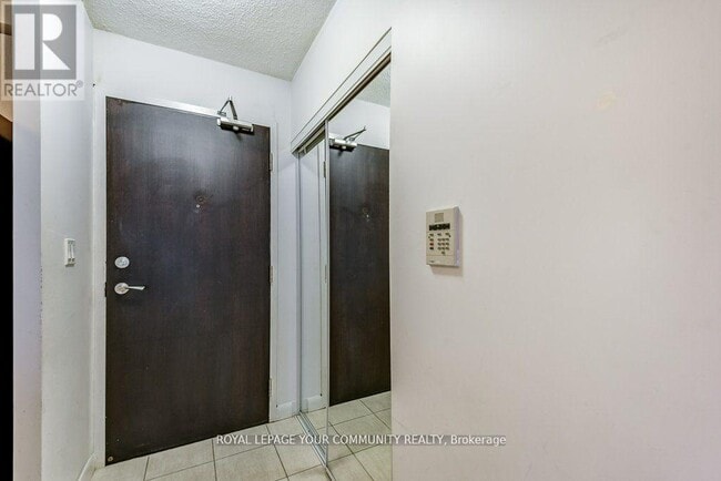 Photo du bâtiment - 5793-5793 Yonge St