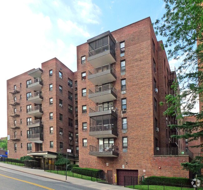Foto del edificio - 13870 Elder Ave