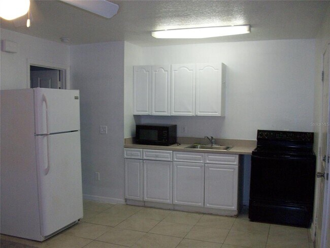 Building Photo - 511 Coconut Palm Way