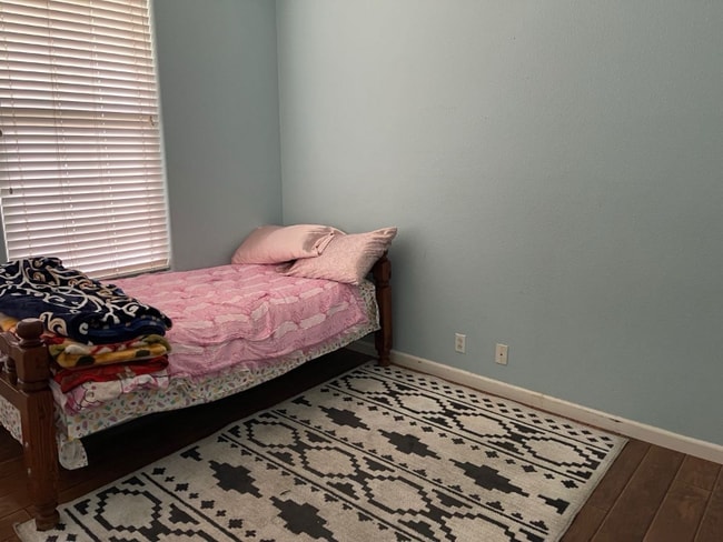 Building Photo - 5633 Ridgepoint Dr