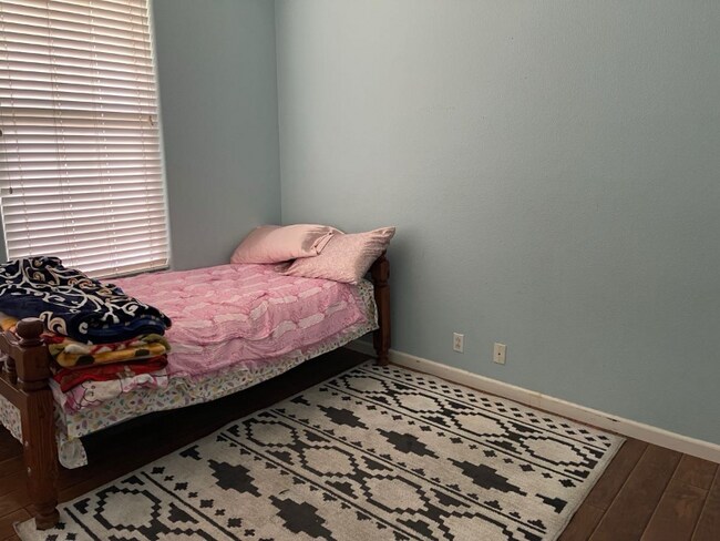 Foto del edificio - 5633 Ridgepoint Dr