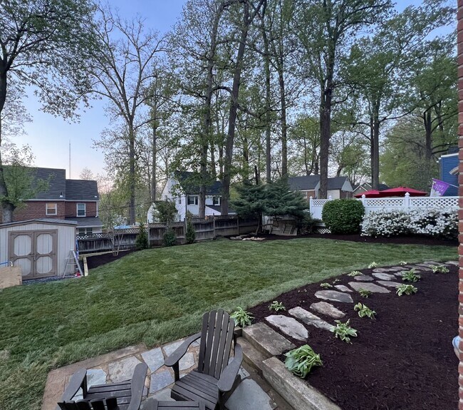 Building Photo - Updated 3b/2ba Colonial in Chevy Chase!
