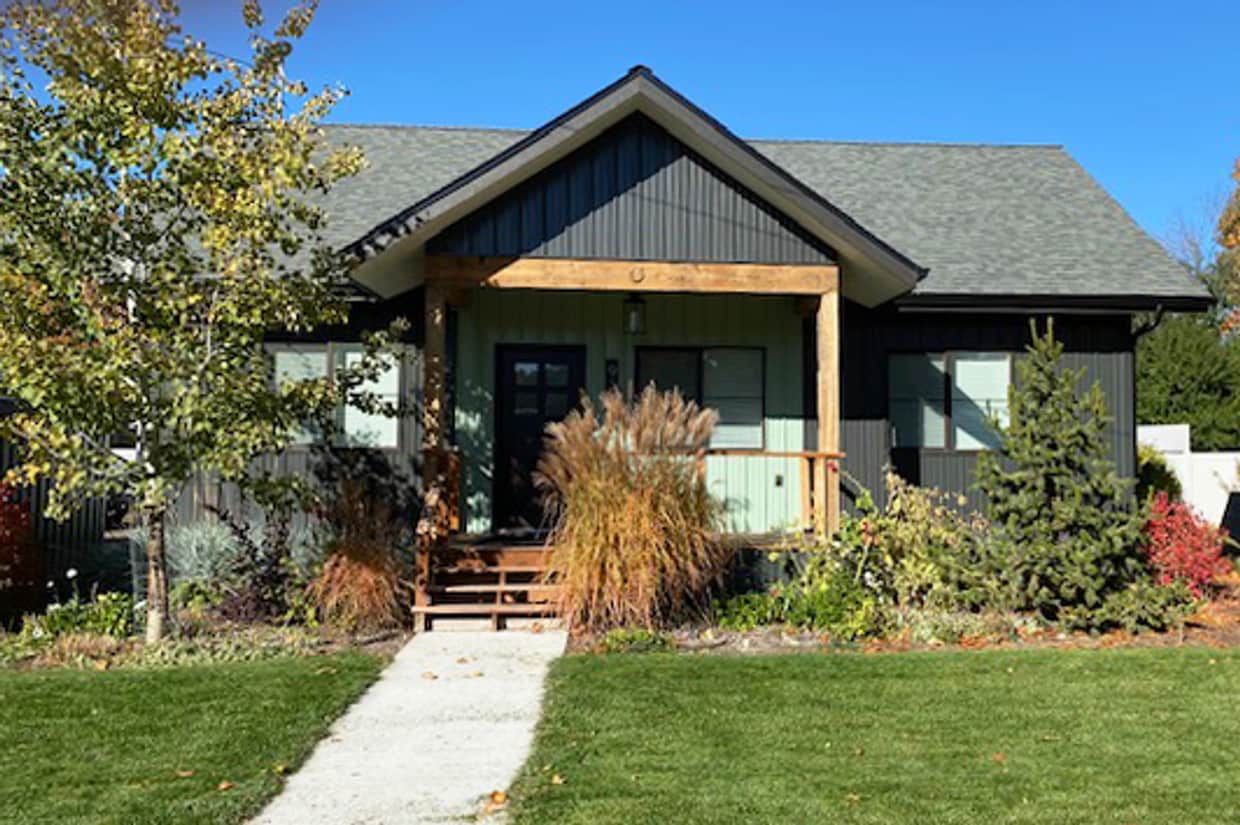 Primary Photo - Lovely Kalispell Home