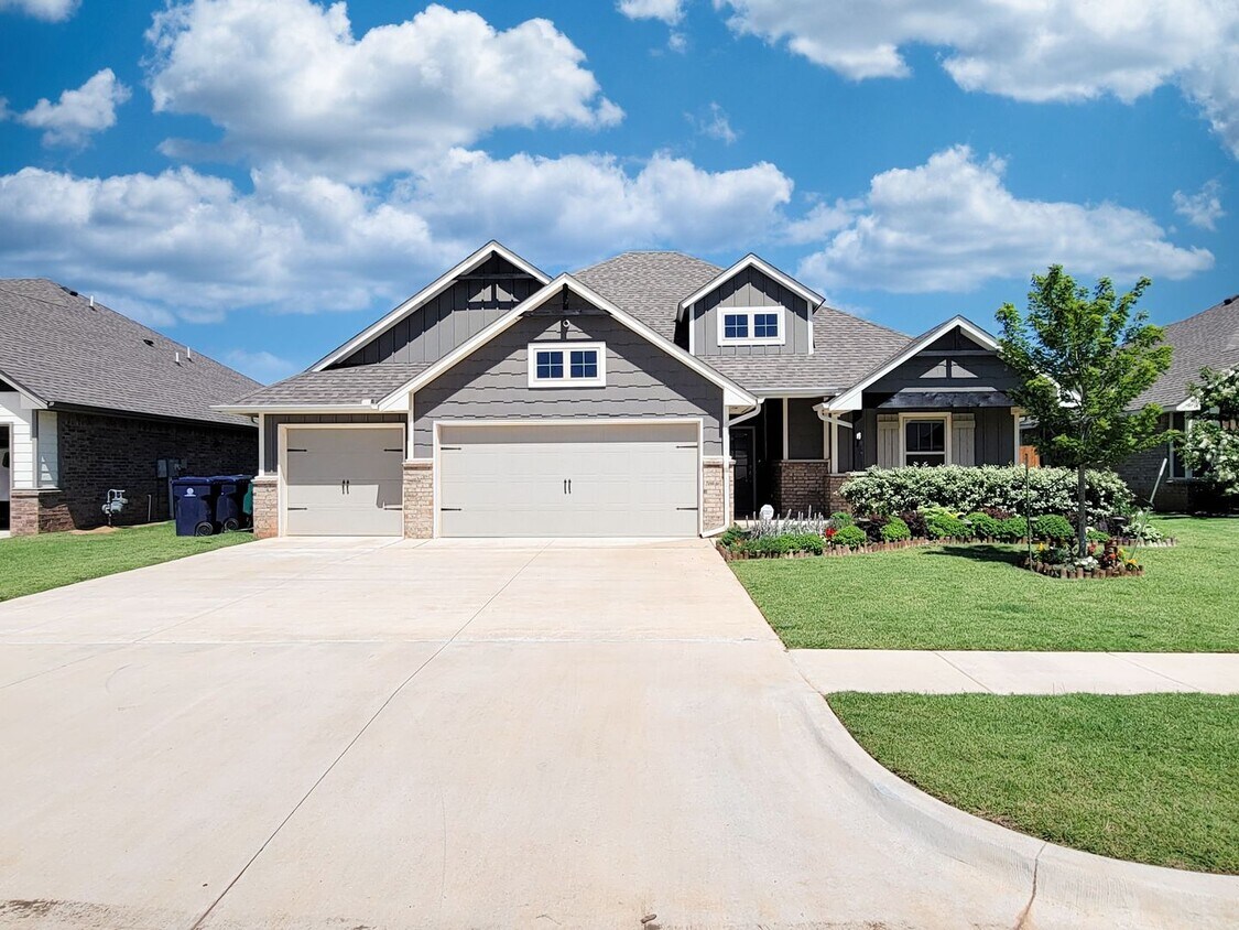 Foto principal - 648 Red River Dr