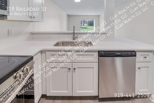 Foto del edificio - 319 Railroad St