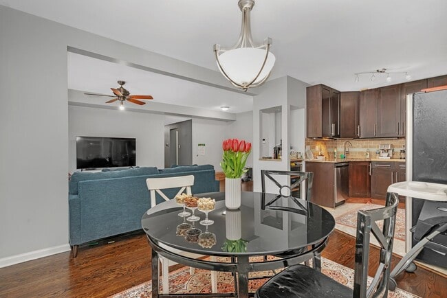 Building Photo - 1410 W Sunnyside Ave