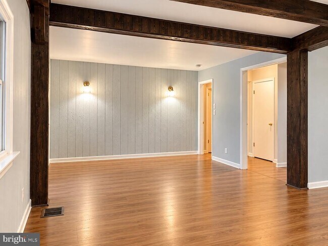Building Photo - 112 Maple Ave