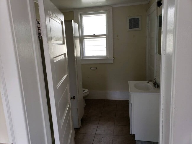 Building Photo - 1703 Erie Ave