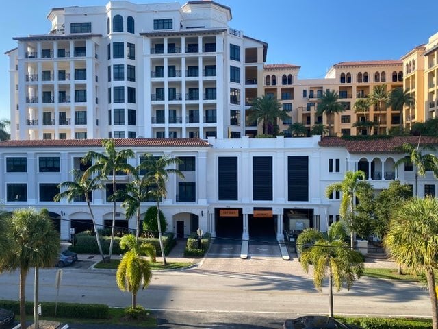 Building Photo - 200 E Royal Palm Rd