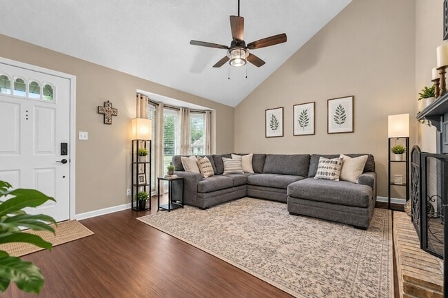Building Photo - 203 Parrot Dr