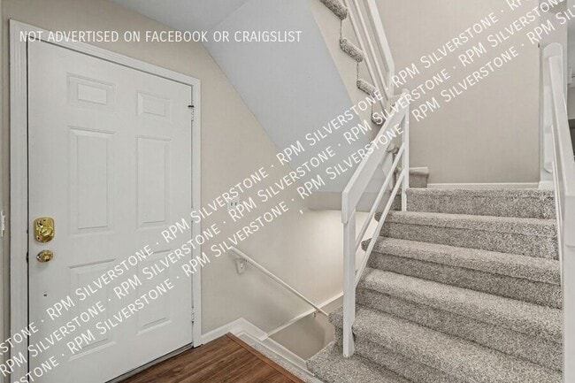 Foto del edificio - 452 Farmridge Ct