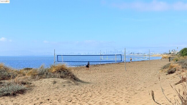 Foto del edificio - 2101 Shore Line Dr